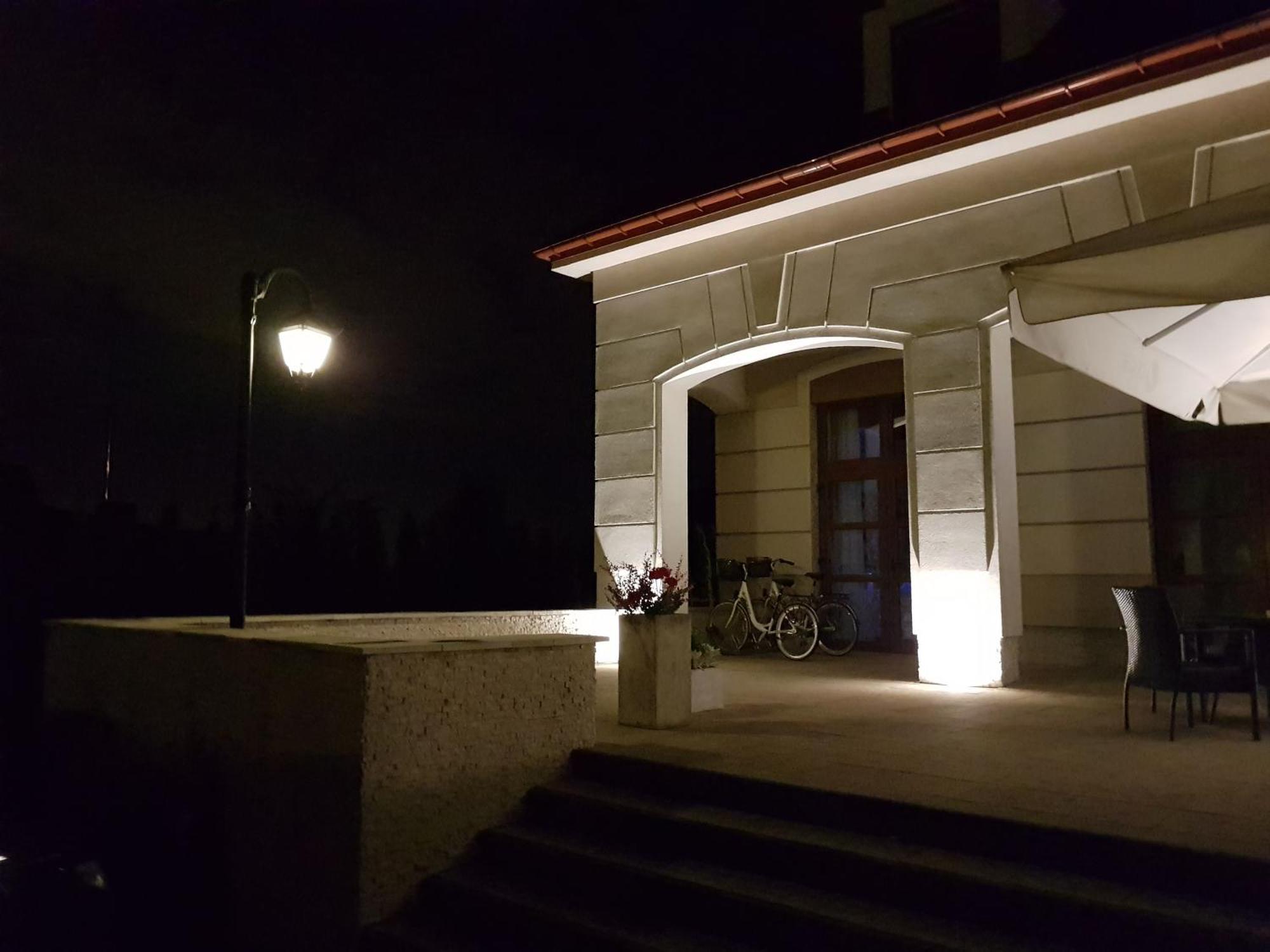 Hotel Trzy Roze Zemborzyce Dolne Exterior foto