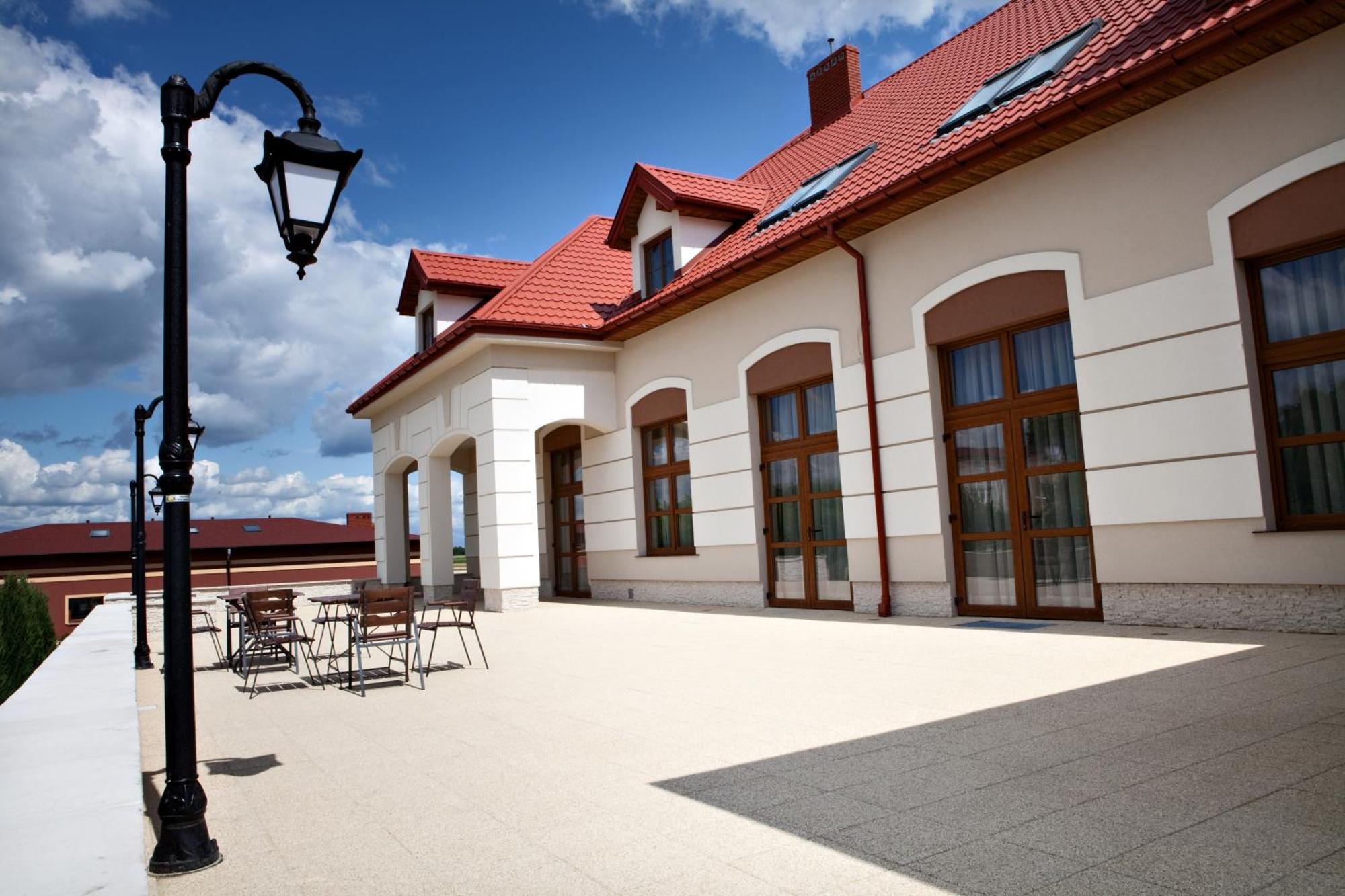 Hotel Trzy Roze Zemborzyce Dolne Exterior foto